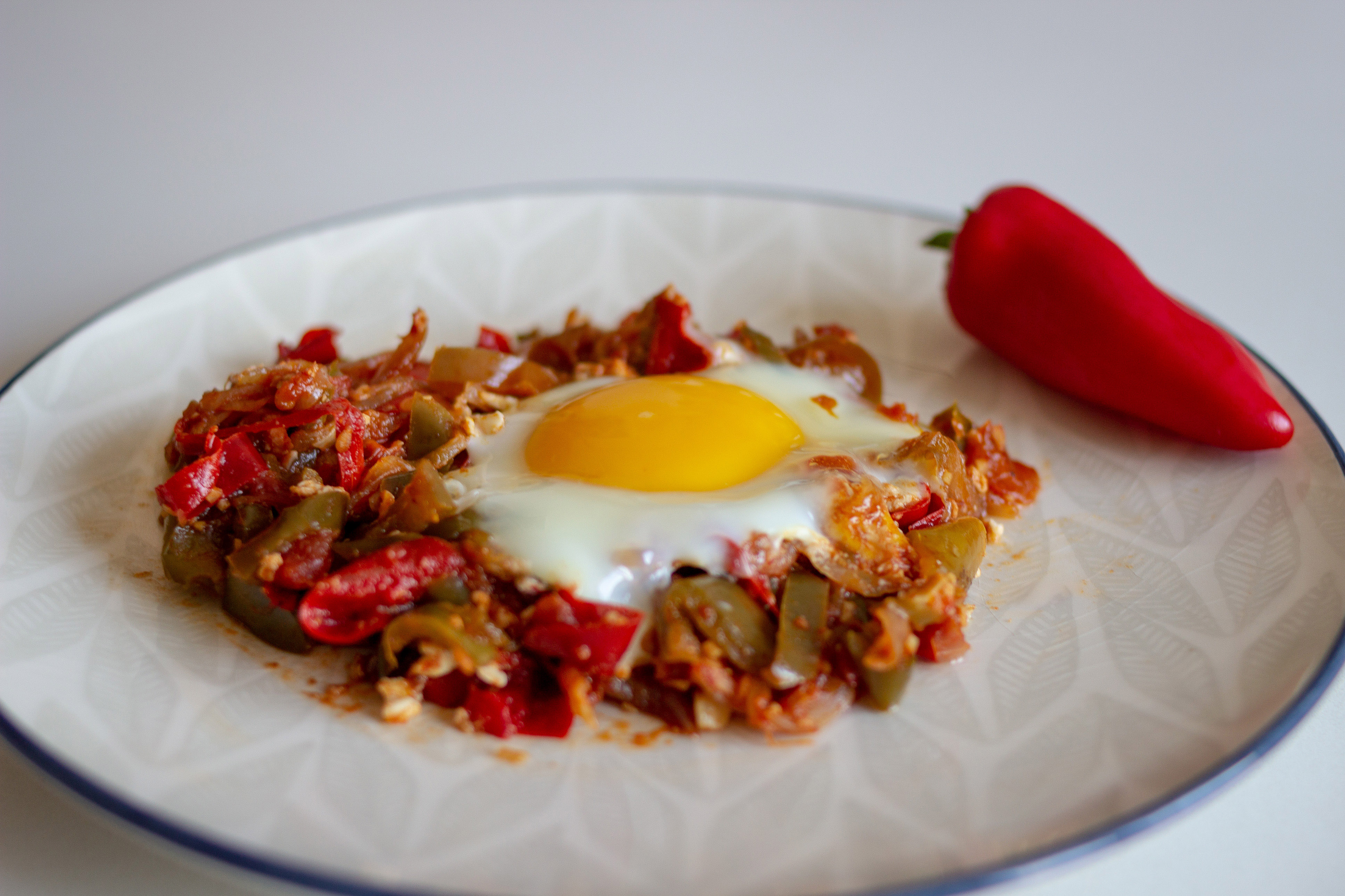 Piperade de poivrons et oeufs au plat